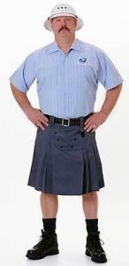 Postbode Dean Peterson in een kilt