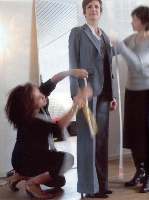 VrouwInPak-Mannenkleding.jpg