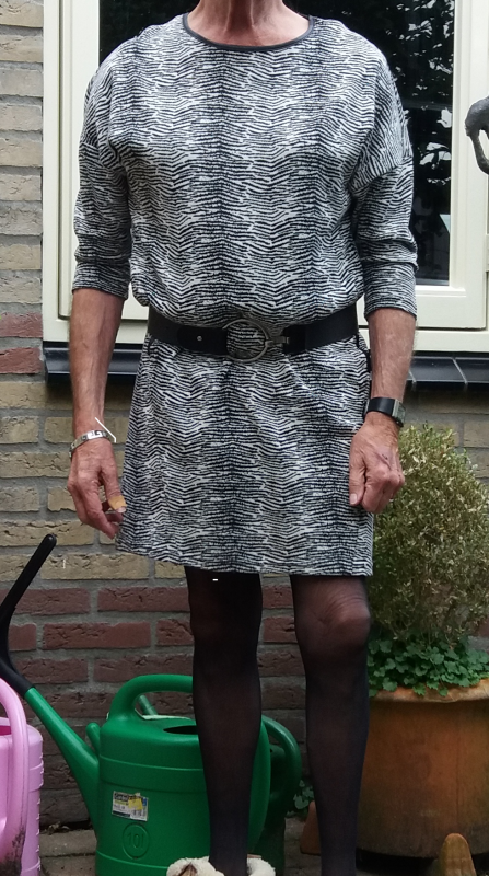 Zwart witjurkje.png