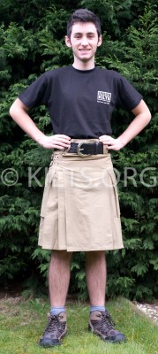 Wel een gemaakt lachje van het model. Wordt zeker onderbetaald.................